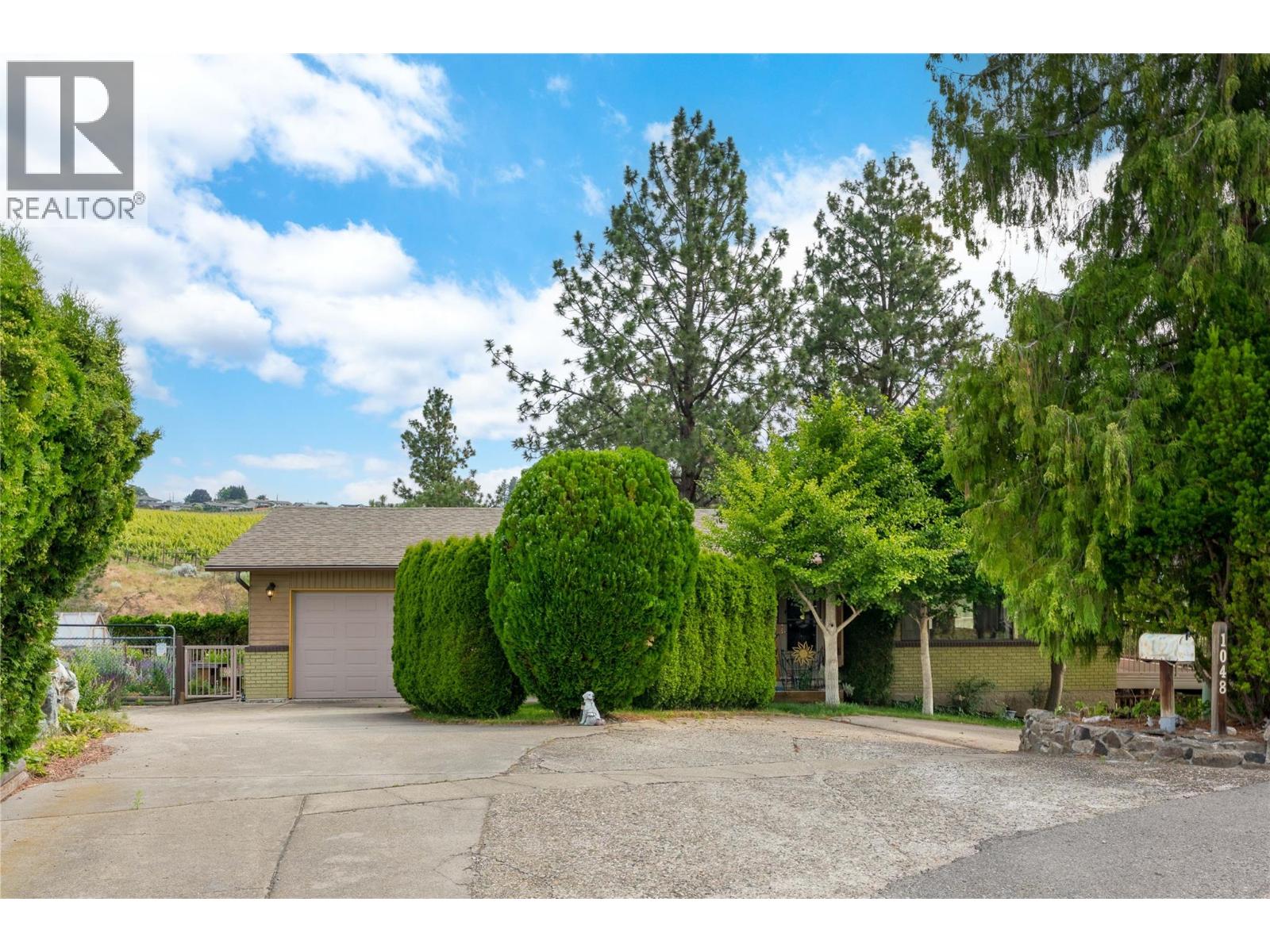 1048 Allison Pl, West Kelowna, BC V1Z 2E2