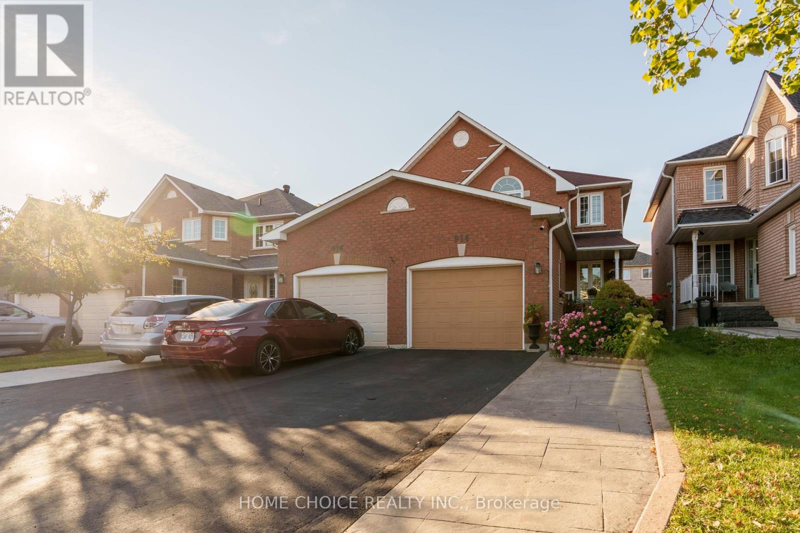 914 Applecroft Cir, Mississauga, ON L5V 2A7
