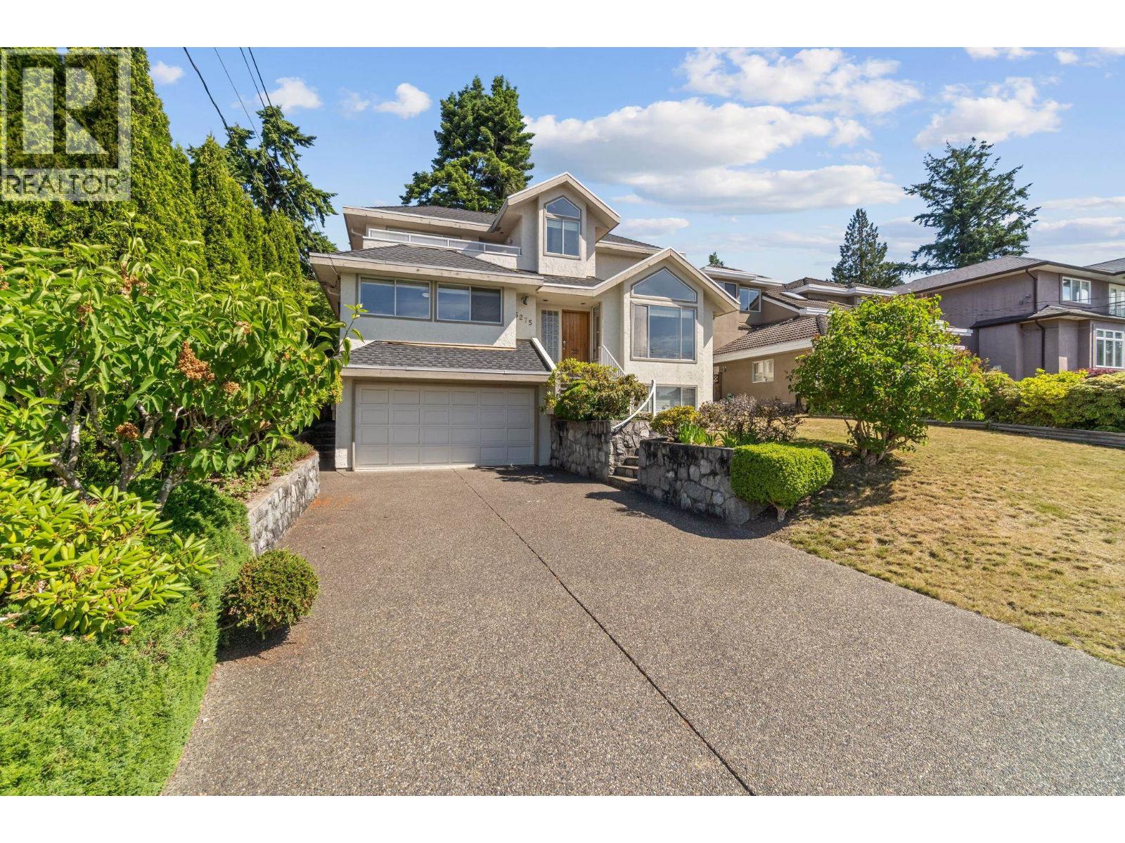 5275 Mckee St, Burnaby, BC V5J 2T7
