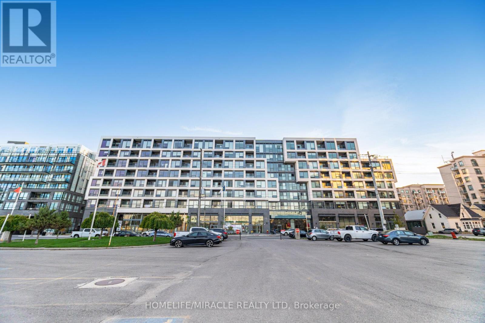 351 2450 Old Bronte Rd, Oakville, ON L6M 5P6