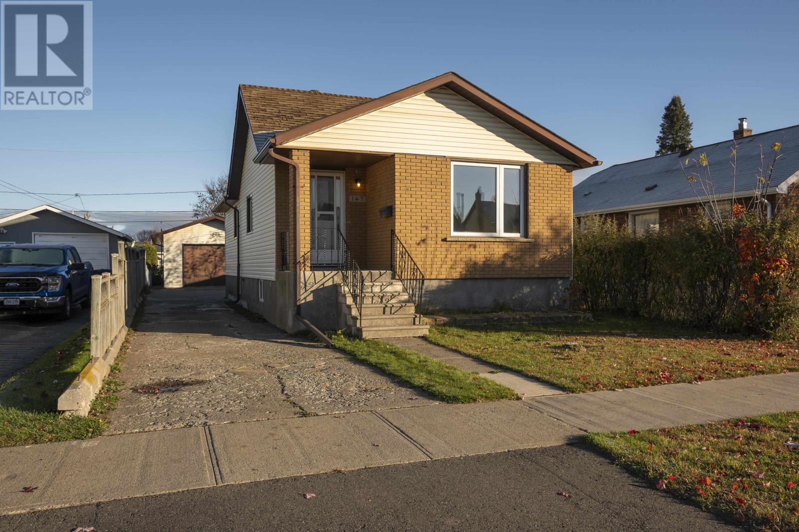 147 Mary St E, Thunder Bay, ON P7E 4J6