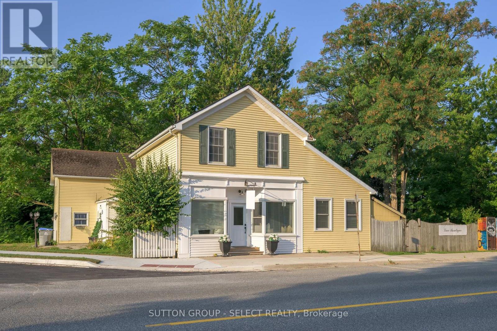 213 Main St, Lucan Biddulph, ON N0M 2J0