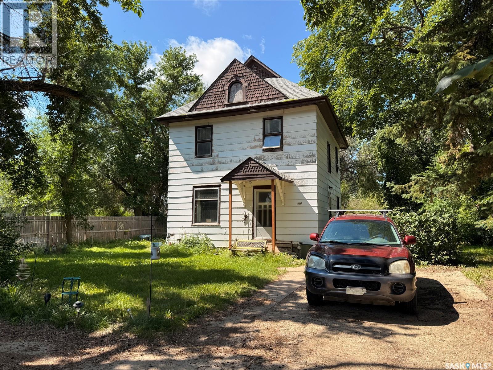 410 Selkirk St, Outlook, SK S0L 2N0