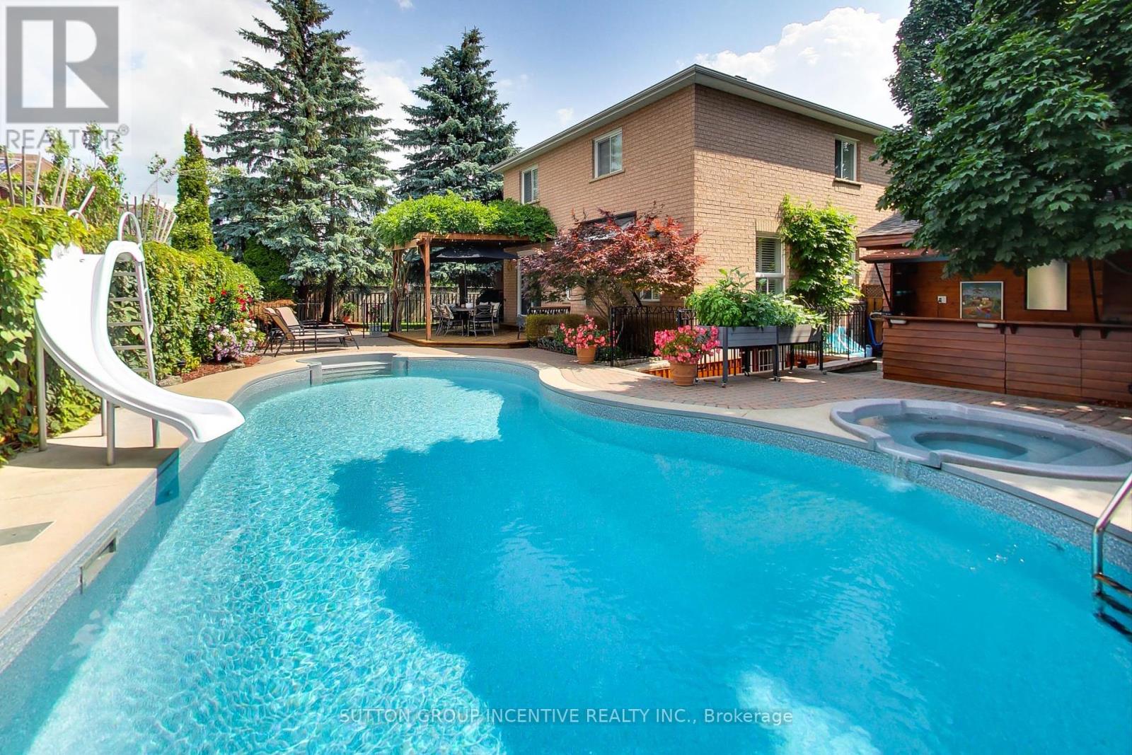 11 Safari Ct, Brampton, ON L7A 1G7