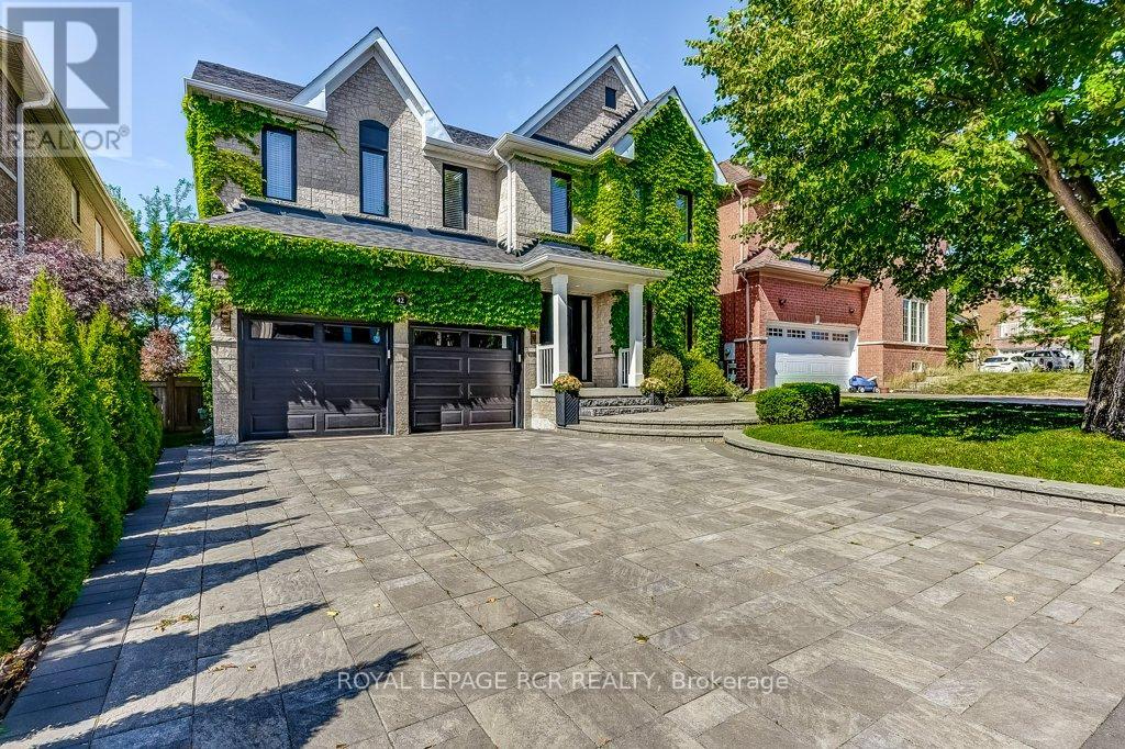 42 Mynden Way, Newmarket, ON L3X 3A8