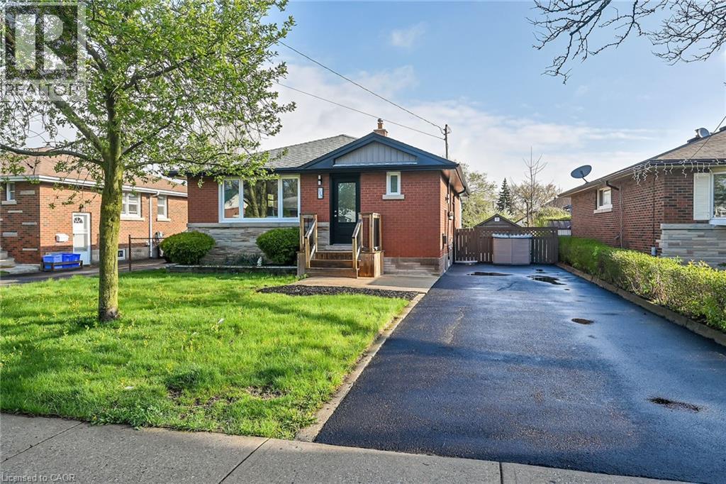 115 Mcelroy Rd E, Hamilton, ON L9A 1Z1