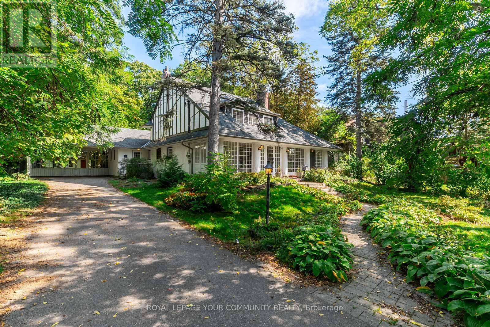 1173 Queen Victoria Ave, Mississauga, ON L5H 3H2