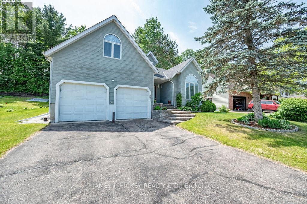 224 Thomas St, Deep River, ON K0J 1P0