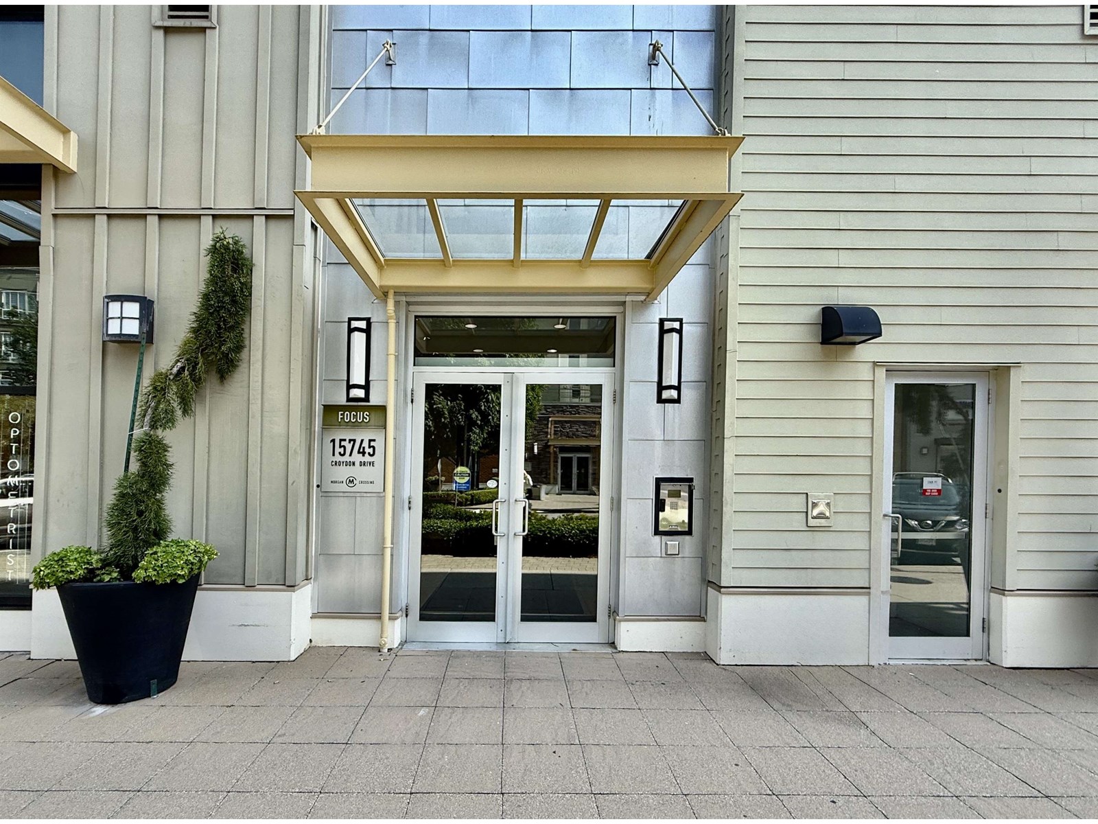 15745 Croydon Drive Unit 205, Surrey, BC V3Z 2L5