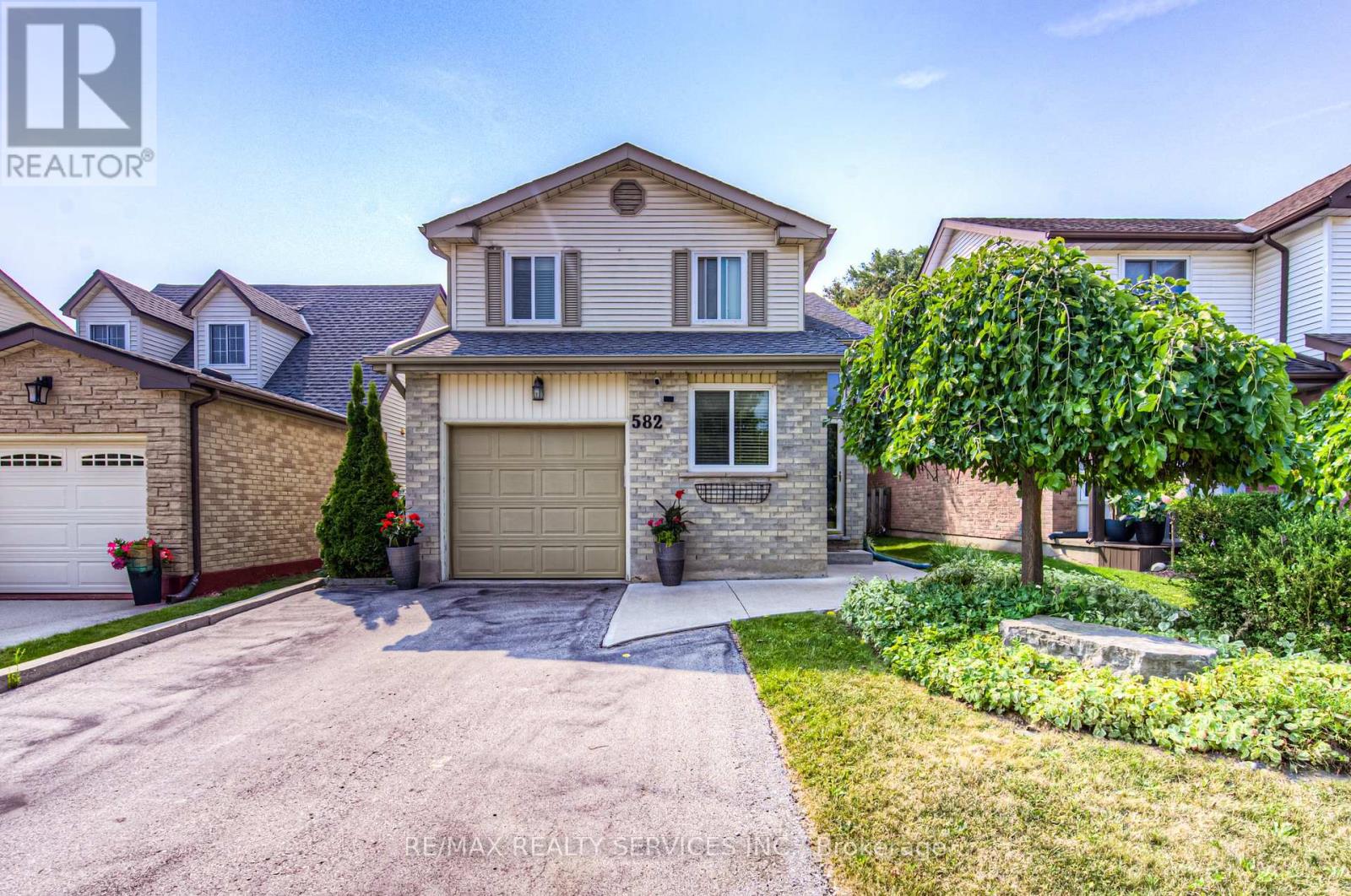 582 Drummerhill Cres NE, Waterloo, ON N2T 1G4