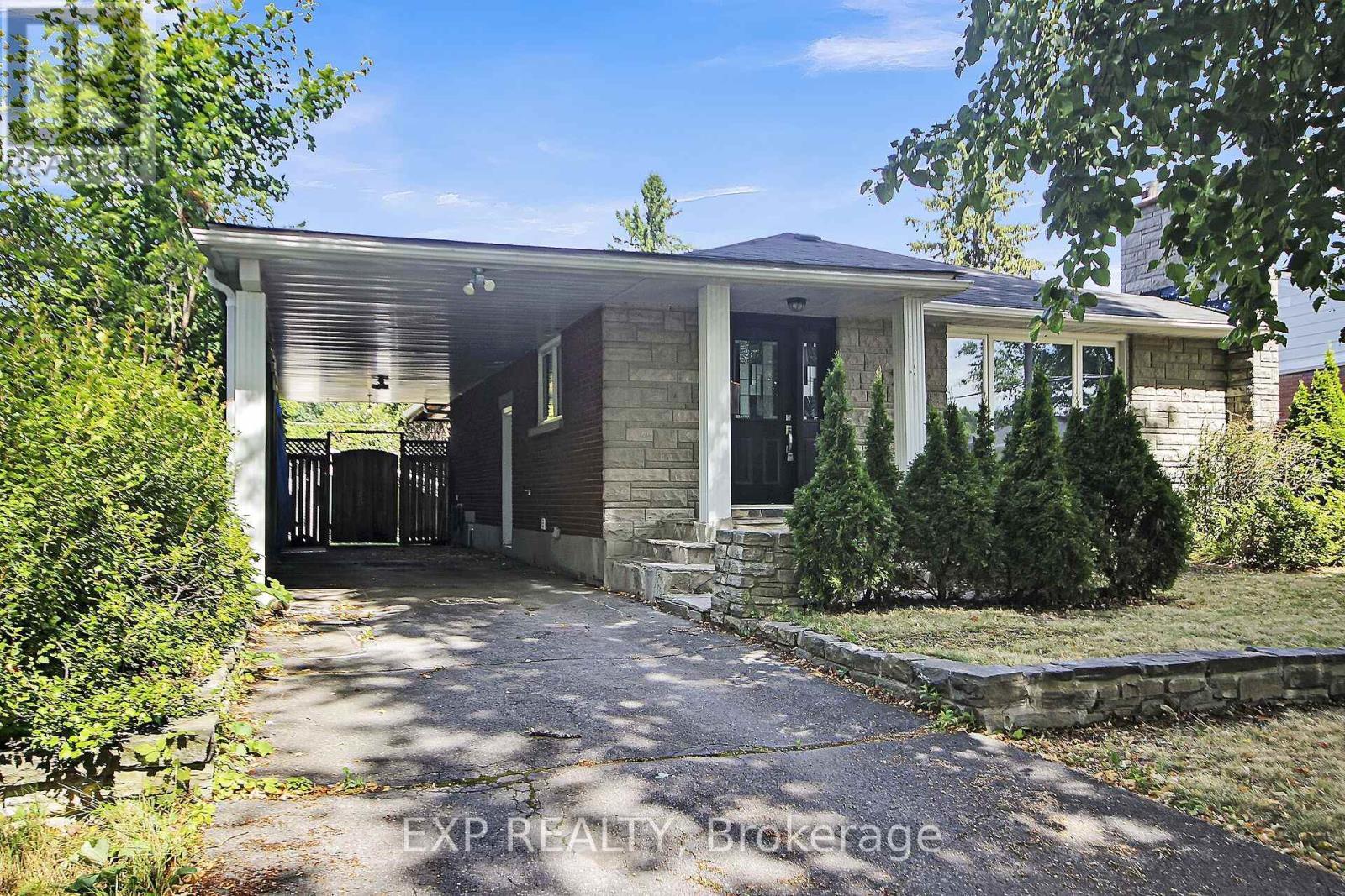 2247 Miramichi St, Ottawa, ON K2C 0Z1