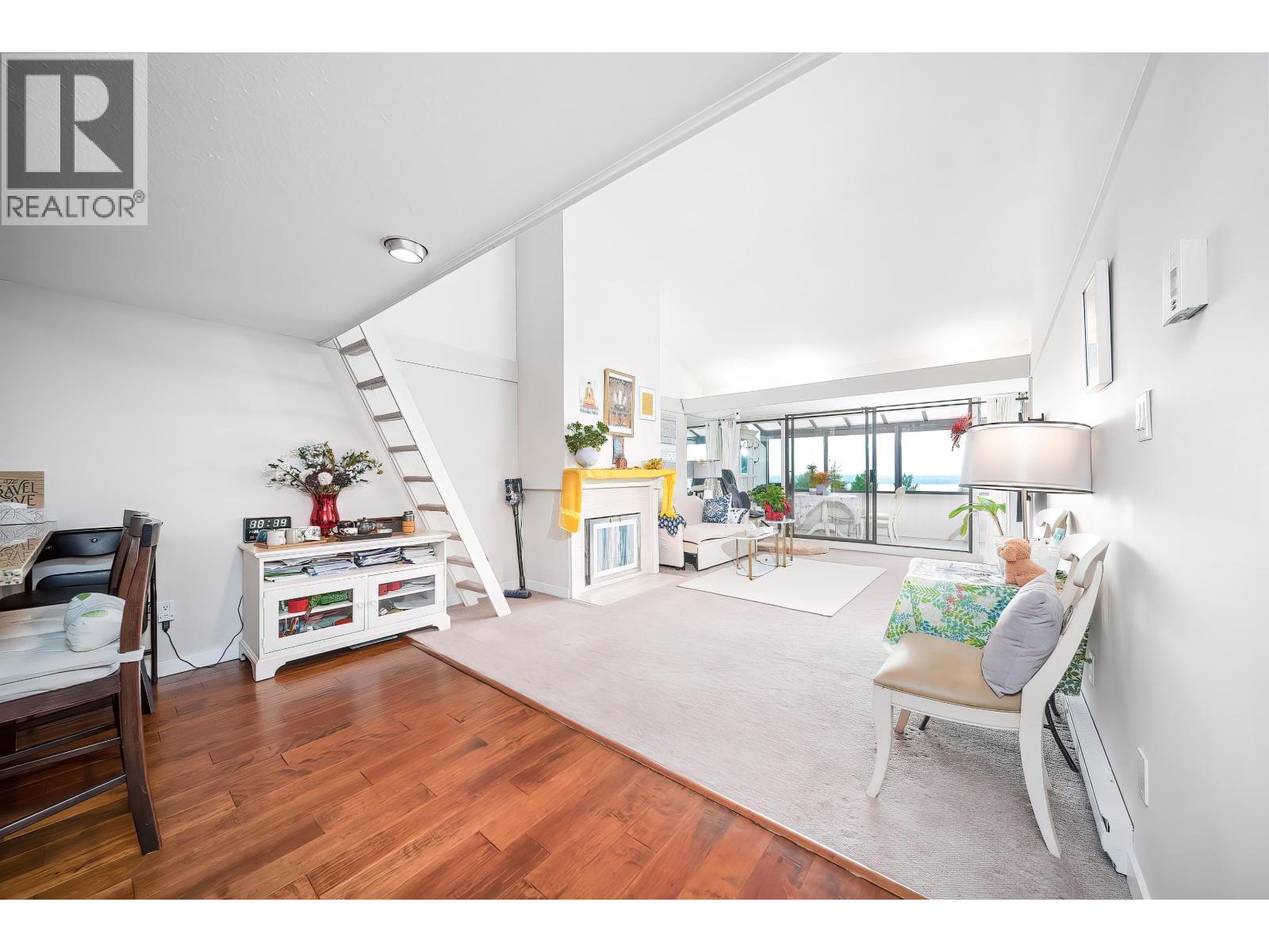 2202 Folkestone Way Unit 49, West Vancouver, BC V7S 2X7