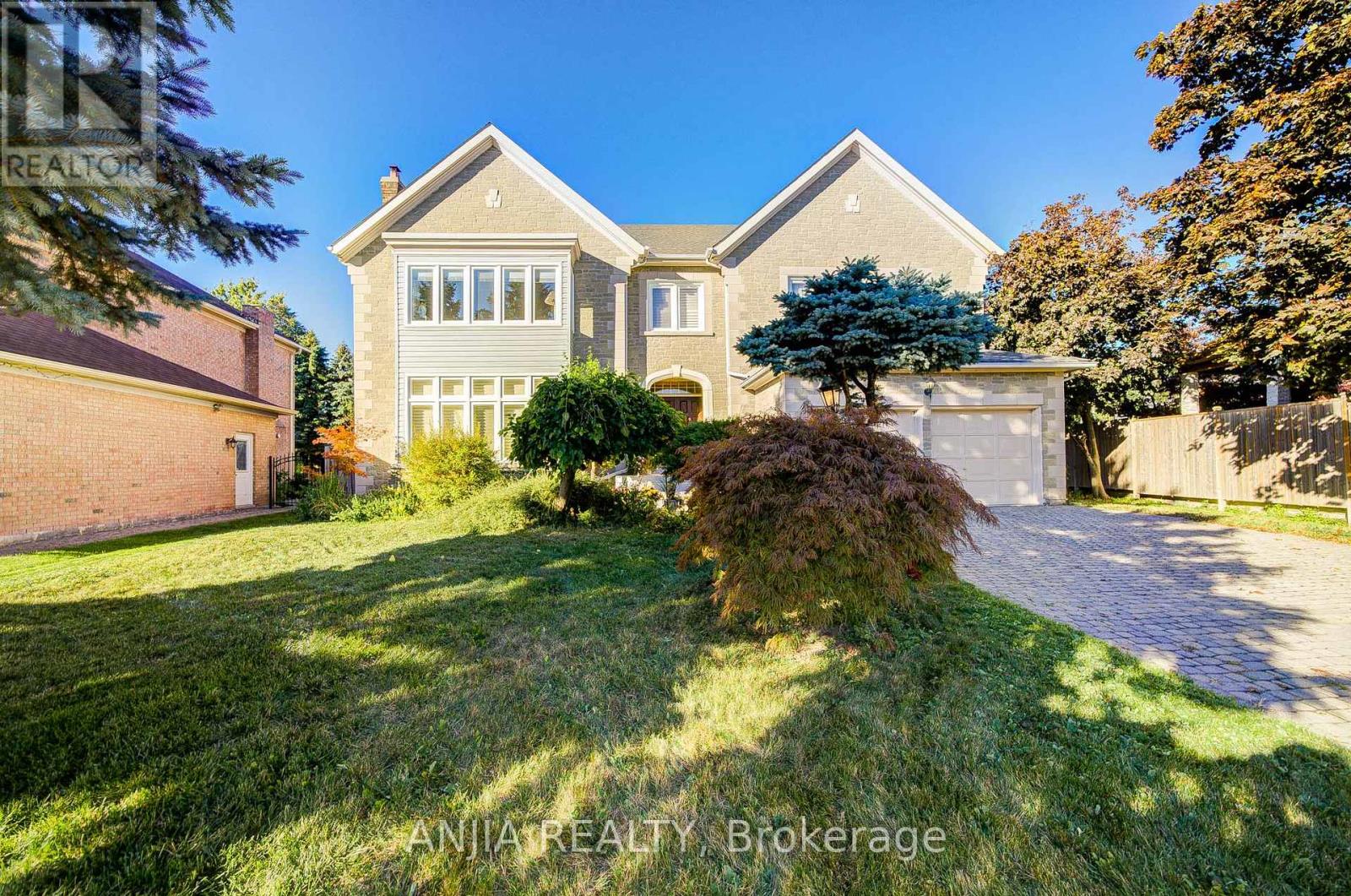 28 Edmund Cres, Richmond Hill, ON L4B 2X8