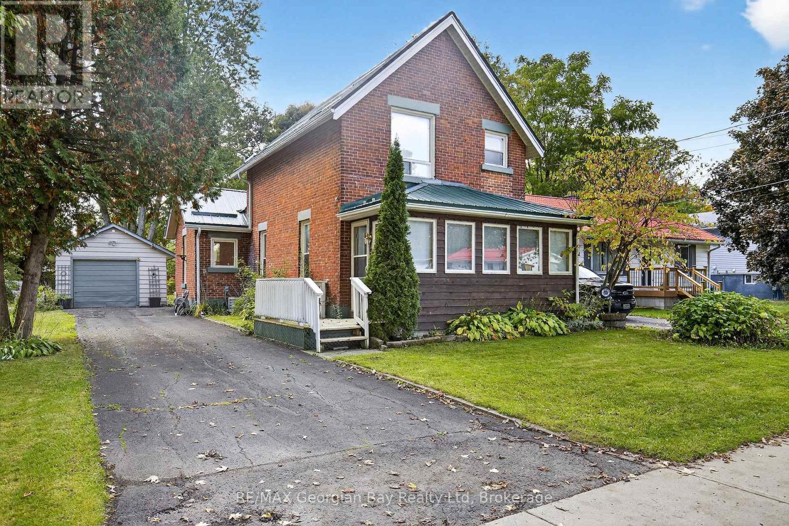 16 John St, Severn, ON L0K 1E0