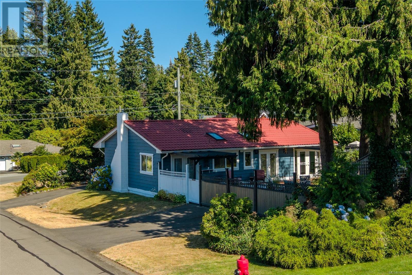 560 Eaglecrest Dr, Qualicum Beach, BC V9K 1E3