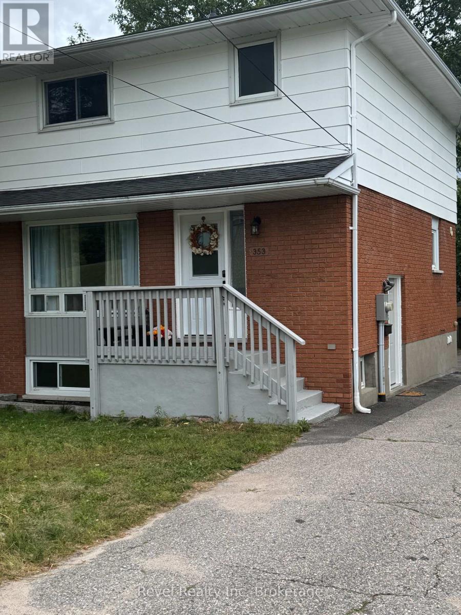 353 Ski Club Rd, North Bay, ON P1B 7R3