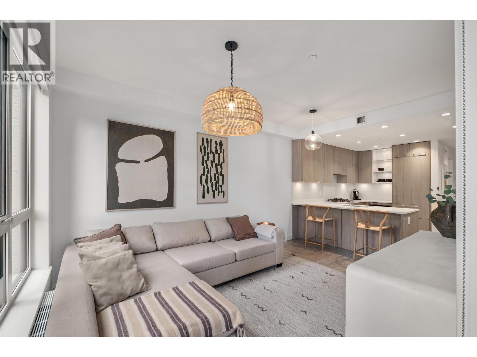 733 E 3rd Street Unit 102, North Vancouver, BC V7L 1G8