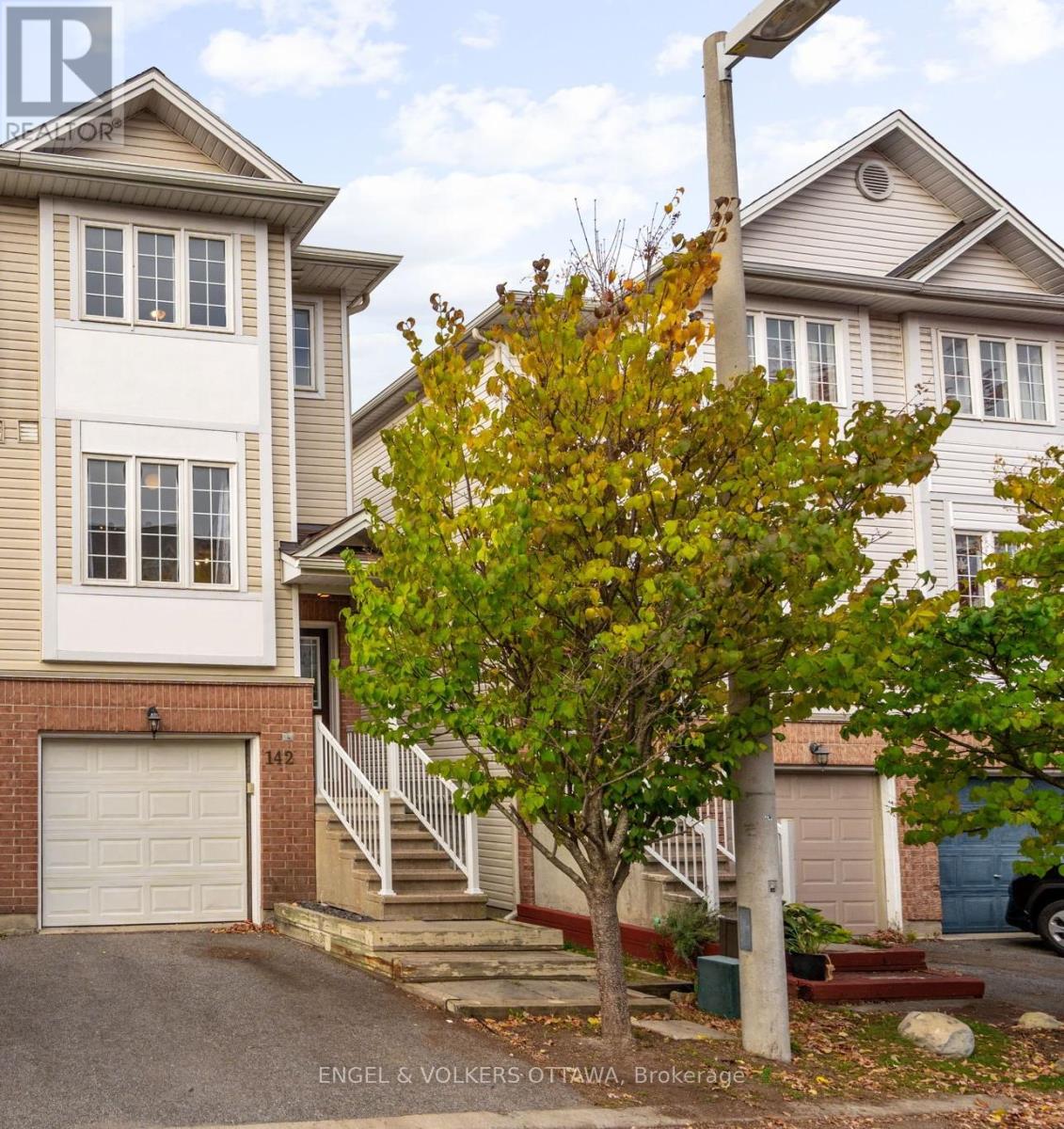142 Wharhol Private, Ottawa, ON K2H 1G5