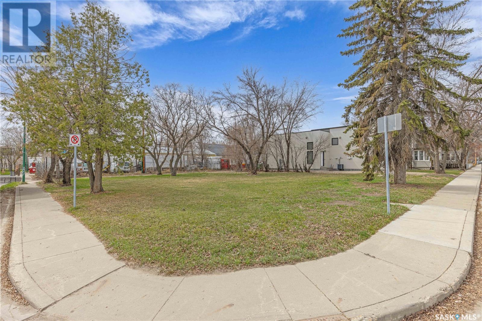 205 25 Street West, Saskatoon, SK S7L 0C3