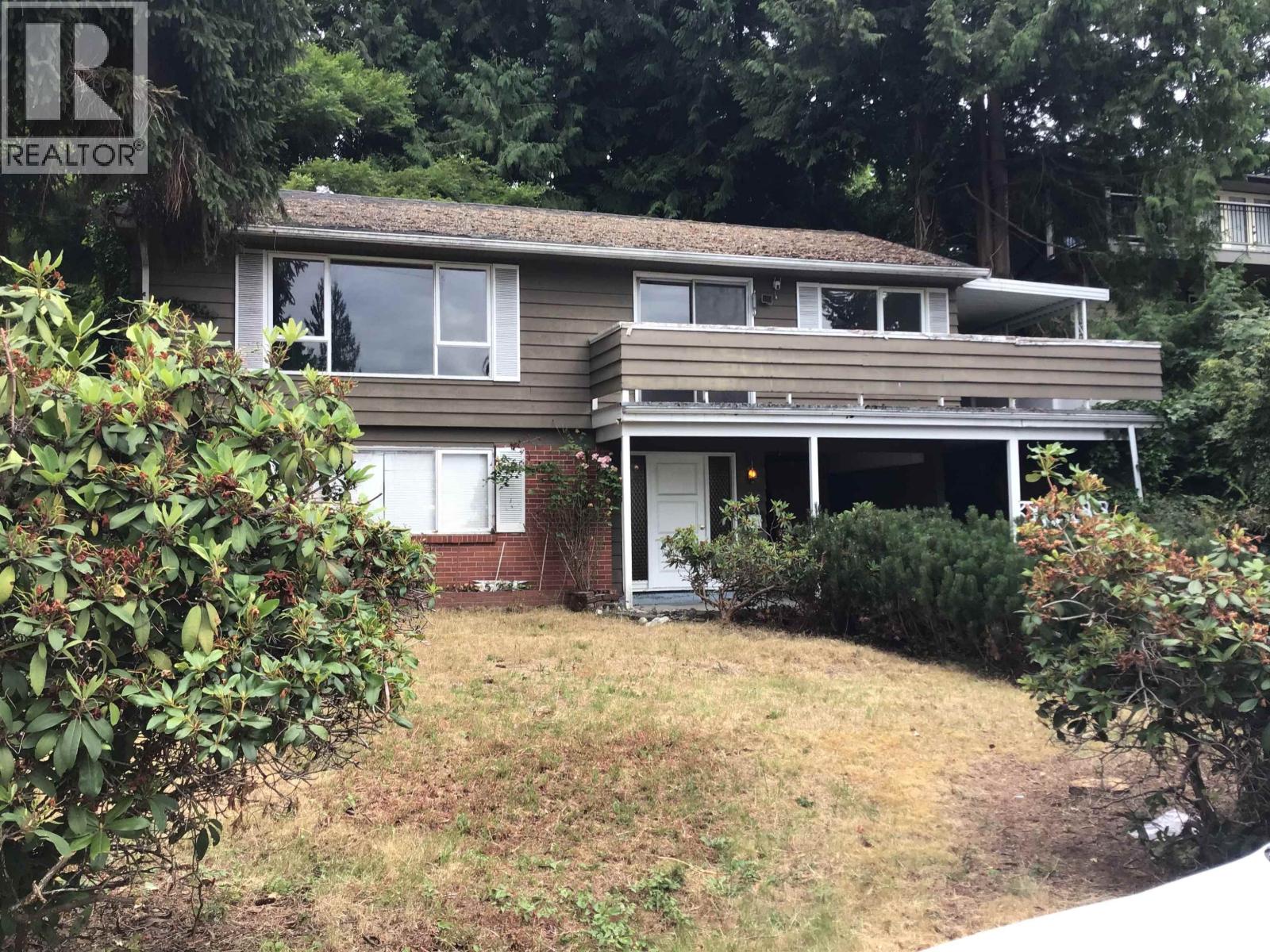 528 Greenway Ave, North Vancouver, BC V7N 3C8