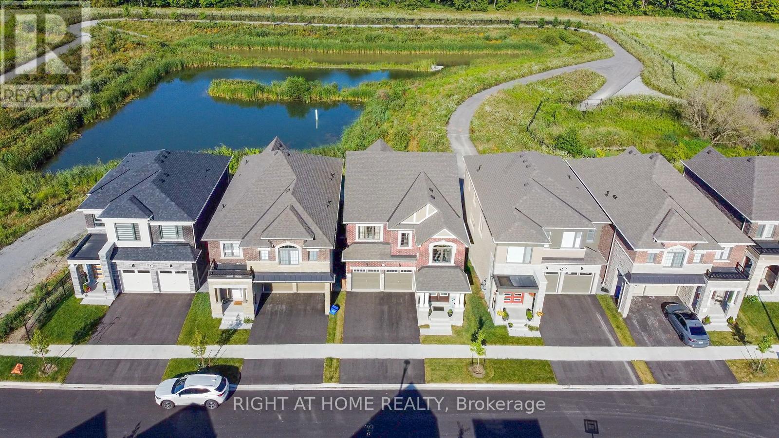 3281 Turnstone Blvd, Pickering, ON L1X 0M9