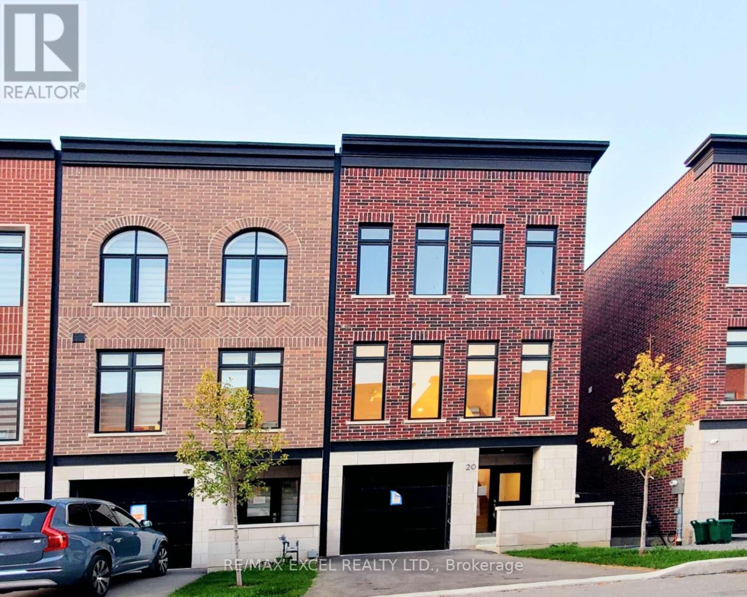 20 Chestnut Ct, Aurora, ON L4G 4A4
