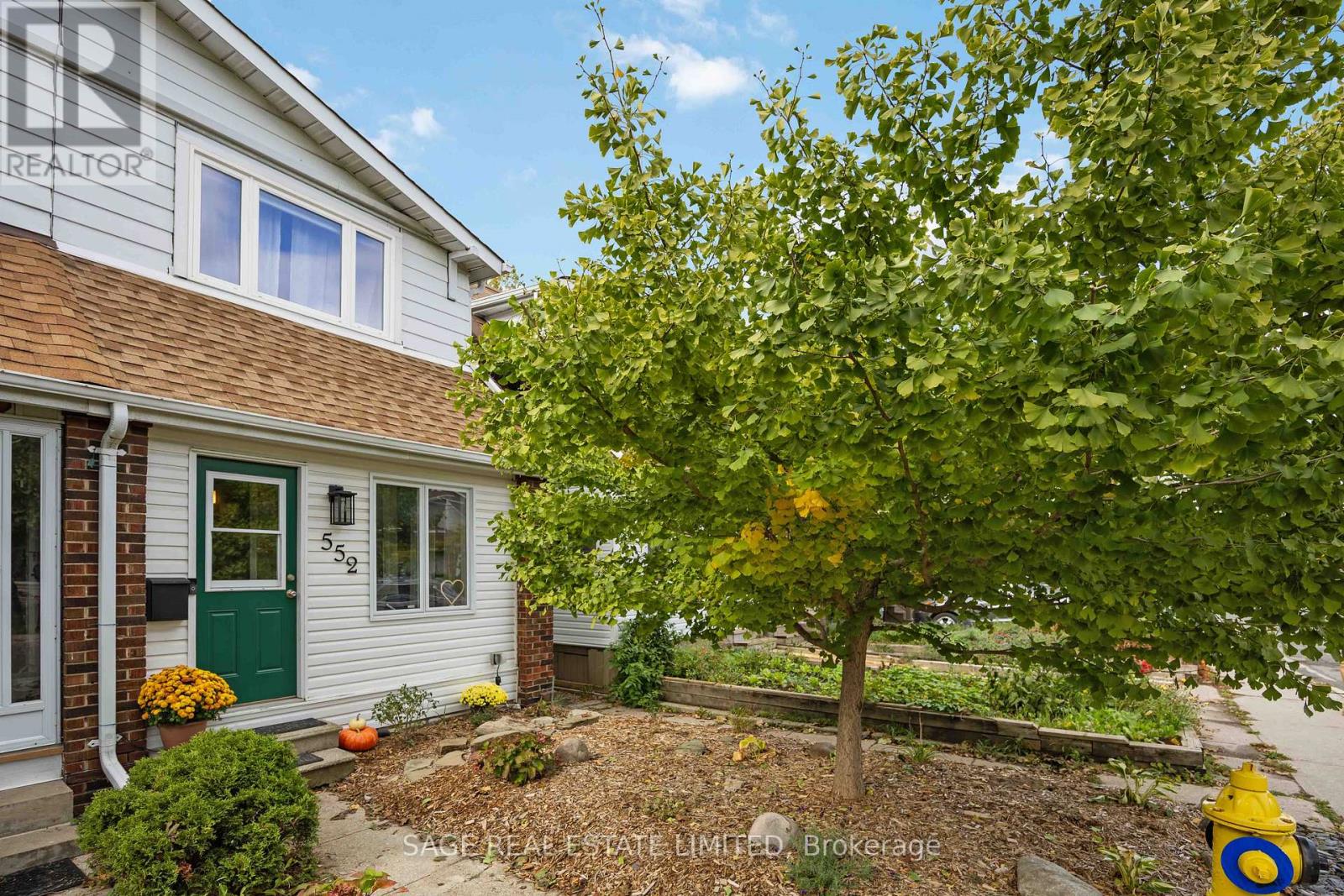 552 Victoria Park Ave, Toronto, ON M4E 3T5