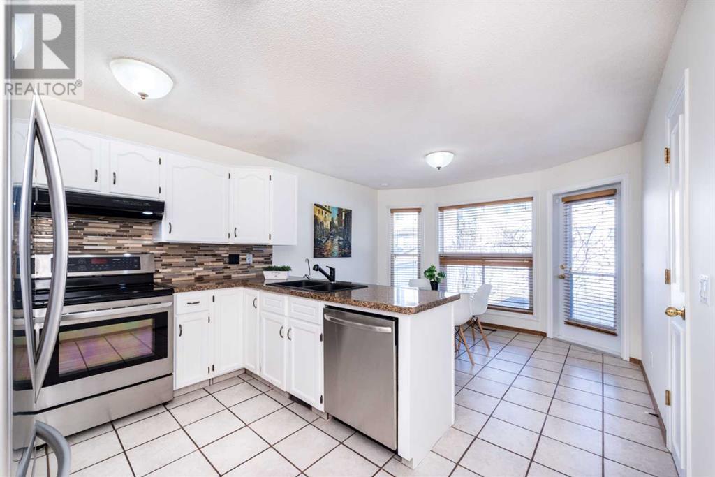 251 Douglas Woods Dr SE, Calgary, AB T2Z 2E8