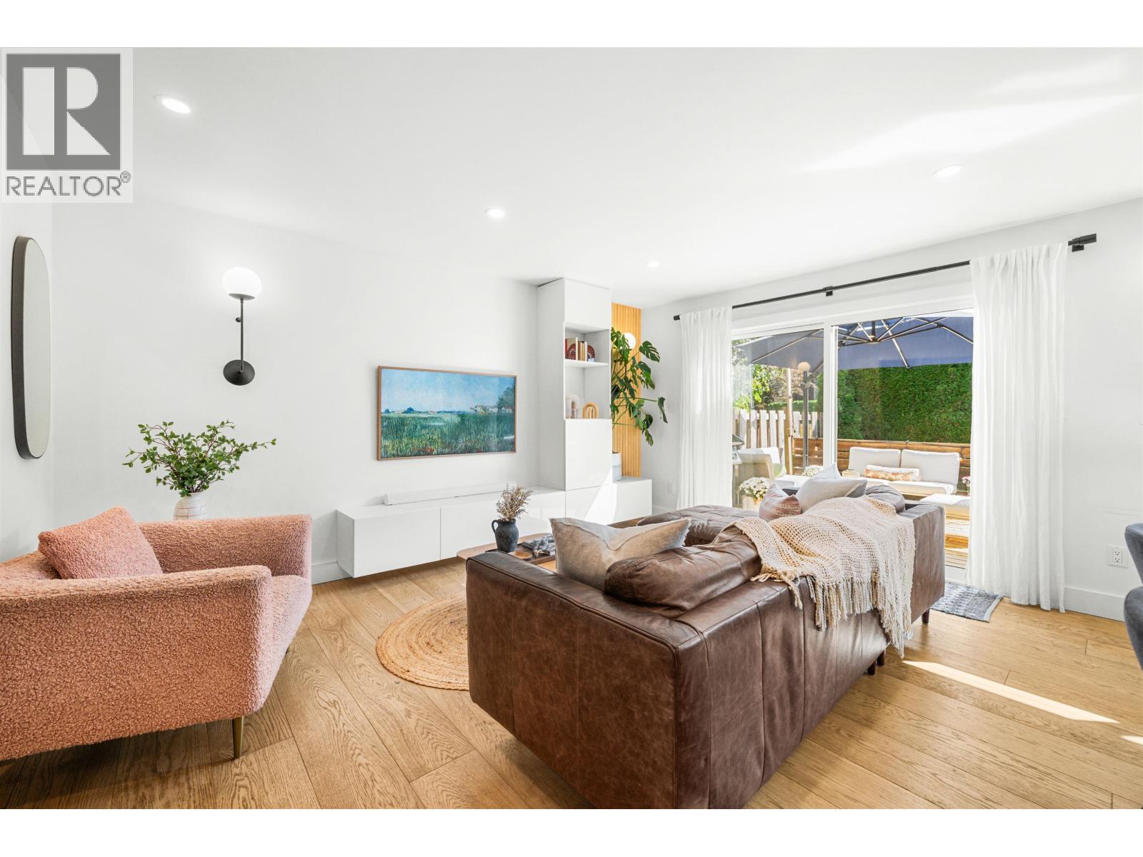 927 Old Lillooet Rd, North Vancouver, BC V7J 2H7