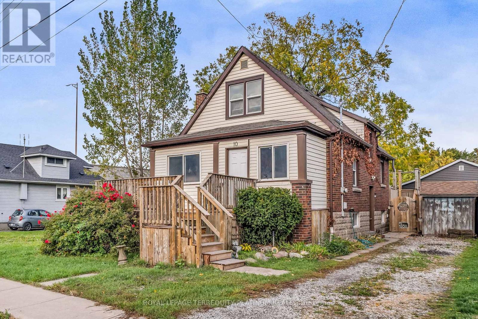 10 Locarno Ave, Hamilton, ON L8H 7G5