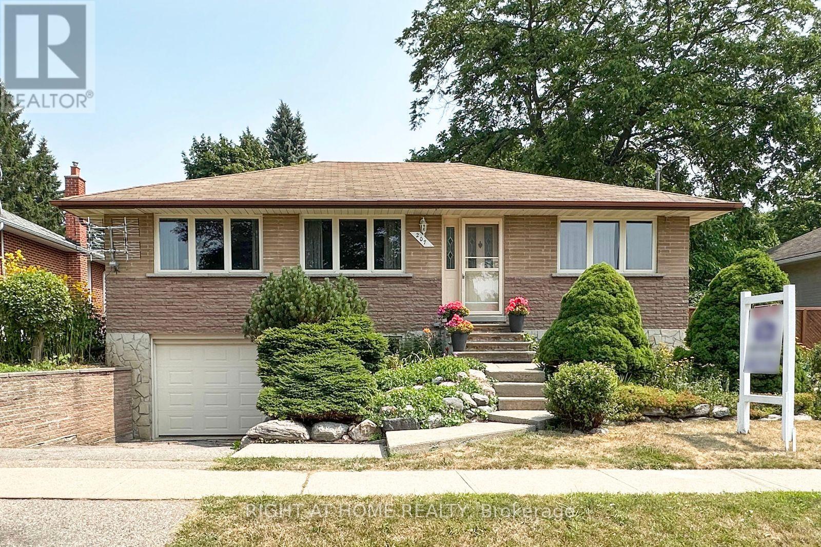 207 Hallett Ave, Whitby, ON L1N 5K9