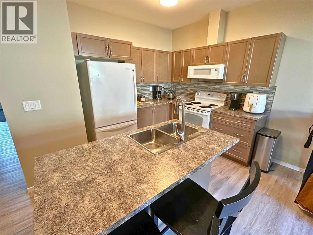 1004 Minto St, Penhold, AB T0M 1R0
