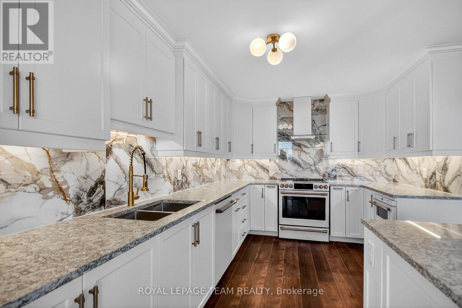 25092510 515 St Laurent Blvd, Ottawa, ON K1K 3X5