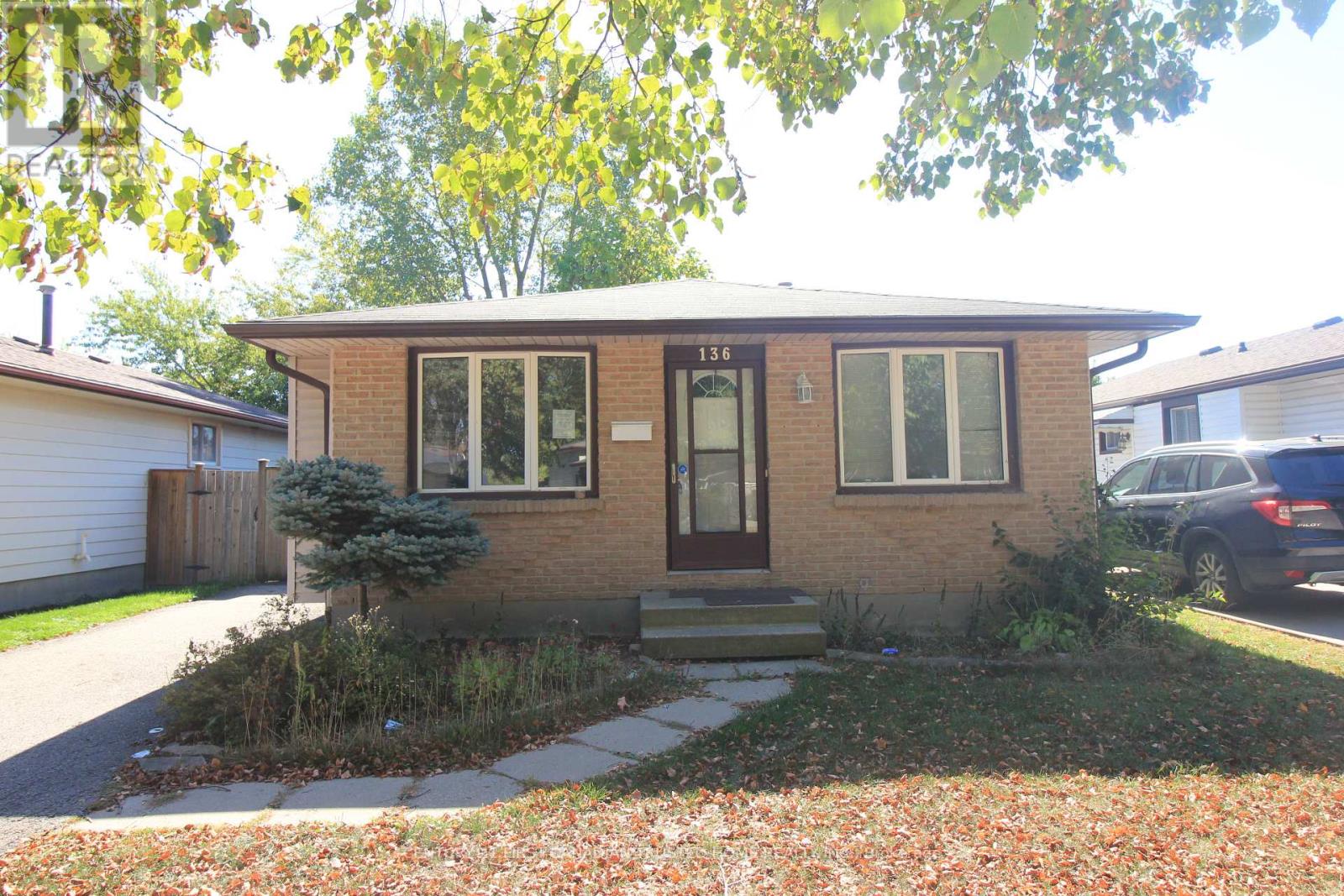 136 Lacey Cres, London, ON N6E 2E7