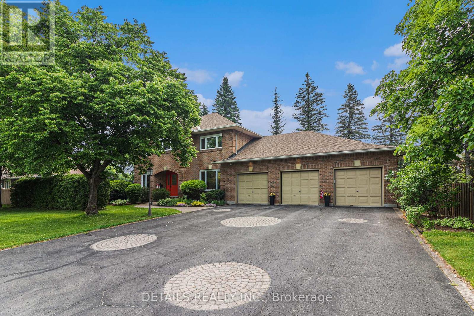 3 Wintergreen Dr, Ottawa, ON K2S 1E5