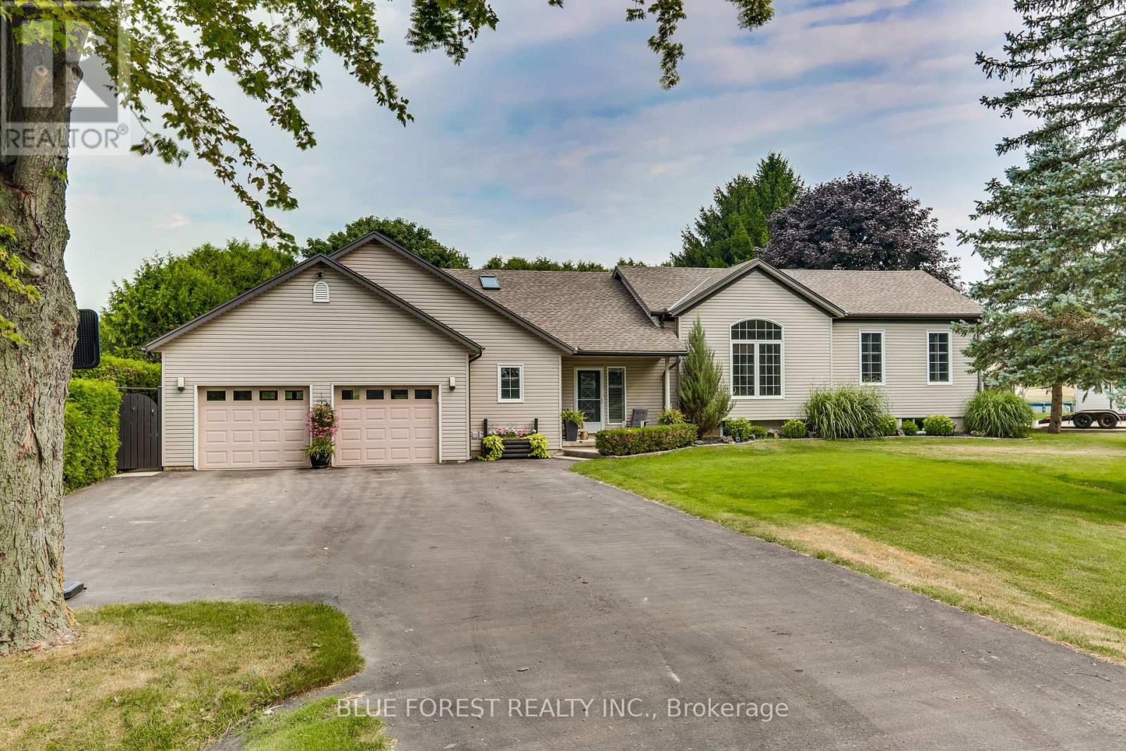 16916 Evelyn Dr, Thames Centre, ON N0M 2P0