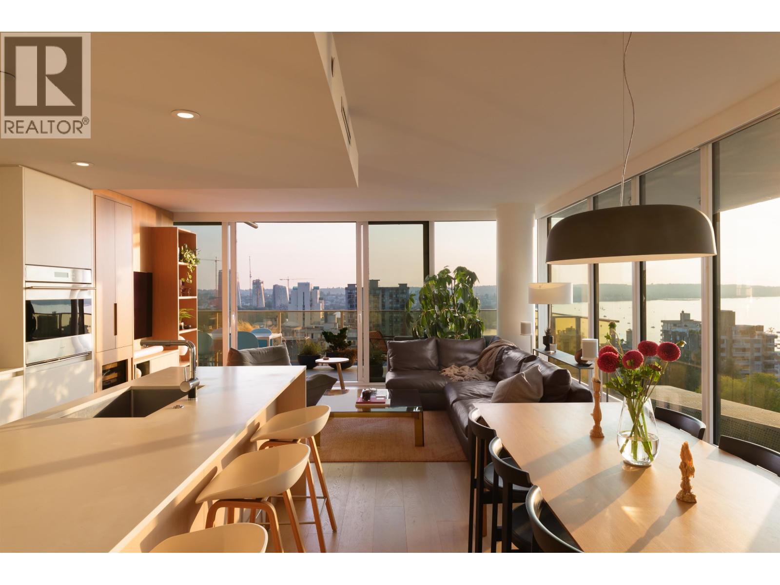 1365 Davie Street Unit 1404, Vancouver, BC V6E 1N5