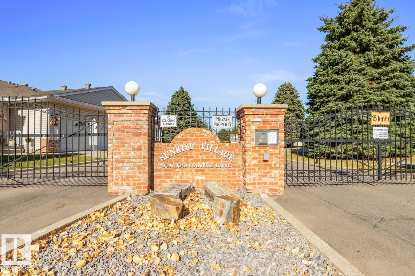 935 Youville Dr W NW, Edmonton, AB T6L 6T2