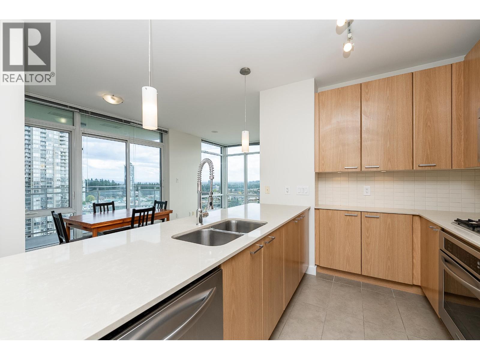 2955 Atlantic Avenue Unit 2105, Coquitlam, BC V3B 0H9