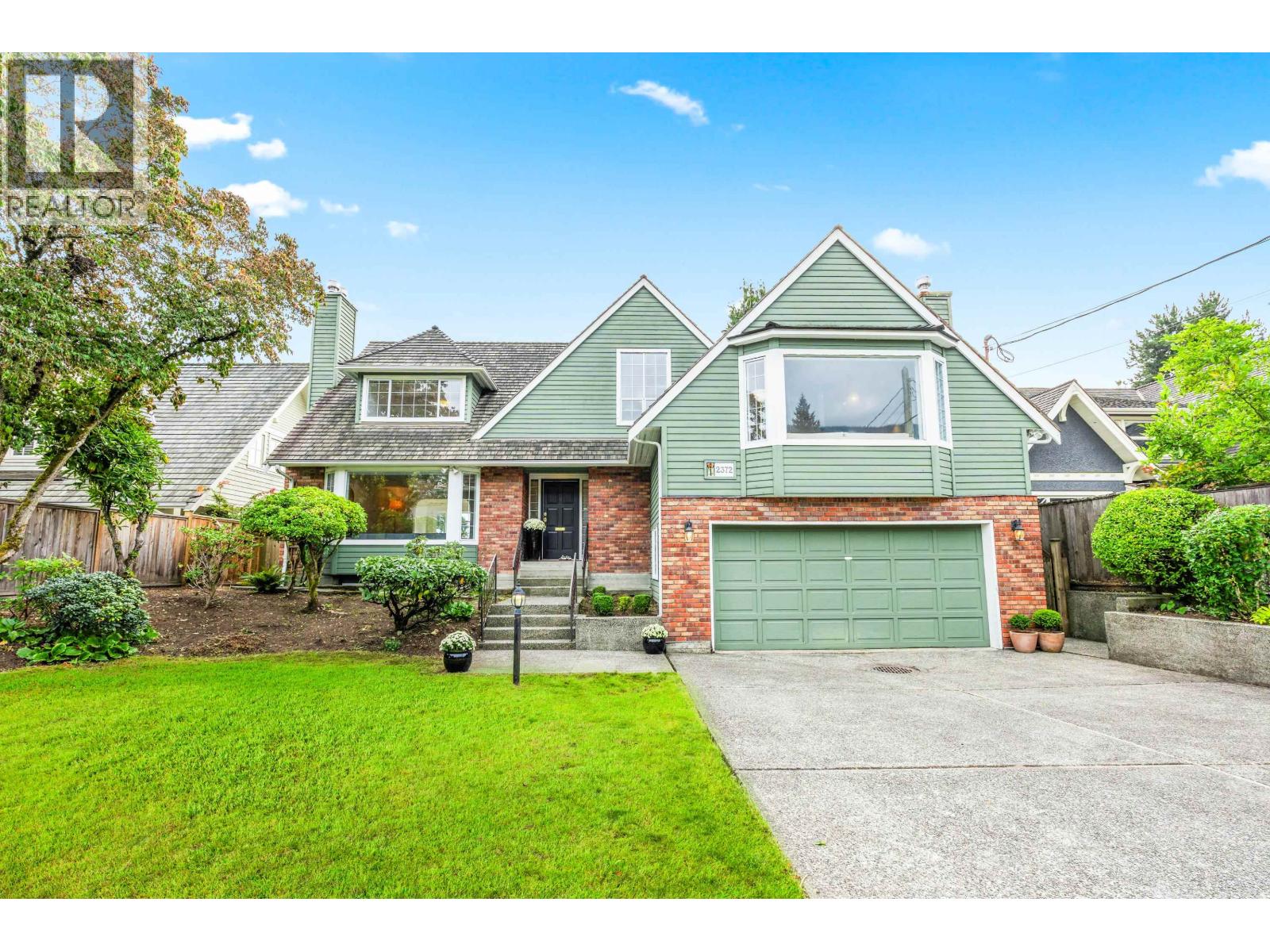 2372 Kings Ave, West Vancouver, BC V7V 2C4