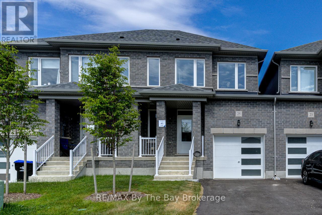 25 Lisa St, Wasaga Beach, ON L9Z 1J9