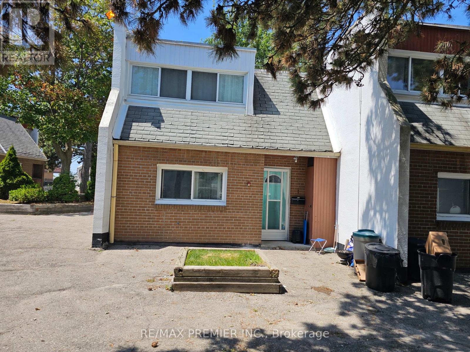 2901 Jane St #78 St, Toronto, ON M3N 2J8