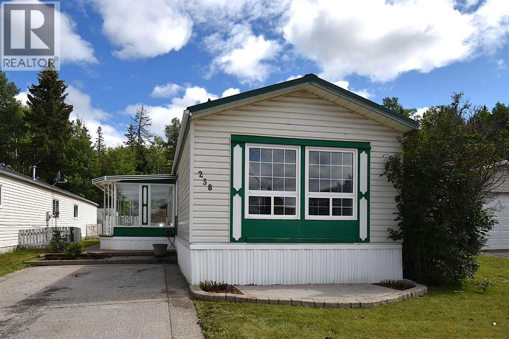 238 Skogg Ave, Hinton, AB T7V 1A6