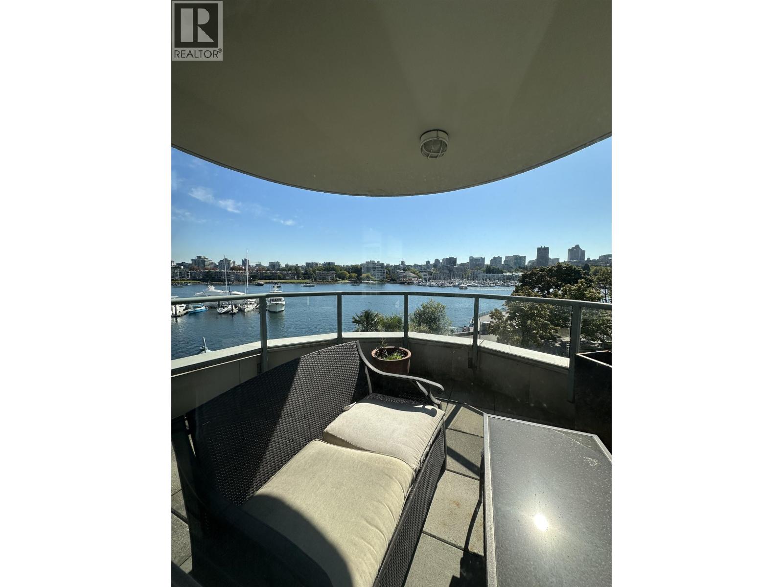1228 Marinaside Crescent Unit 122, Vancouver, BC V6Z 2W4