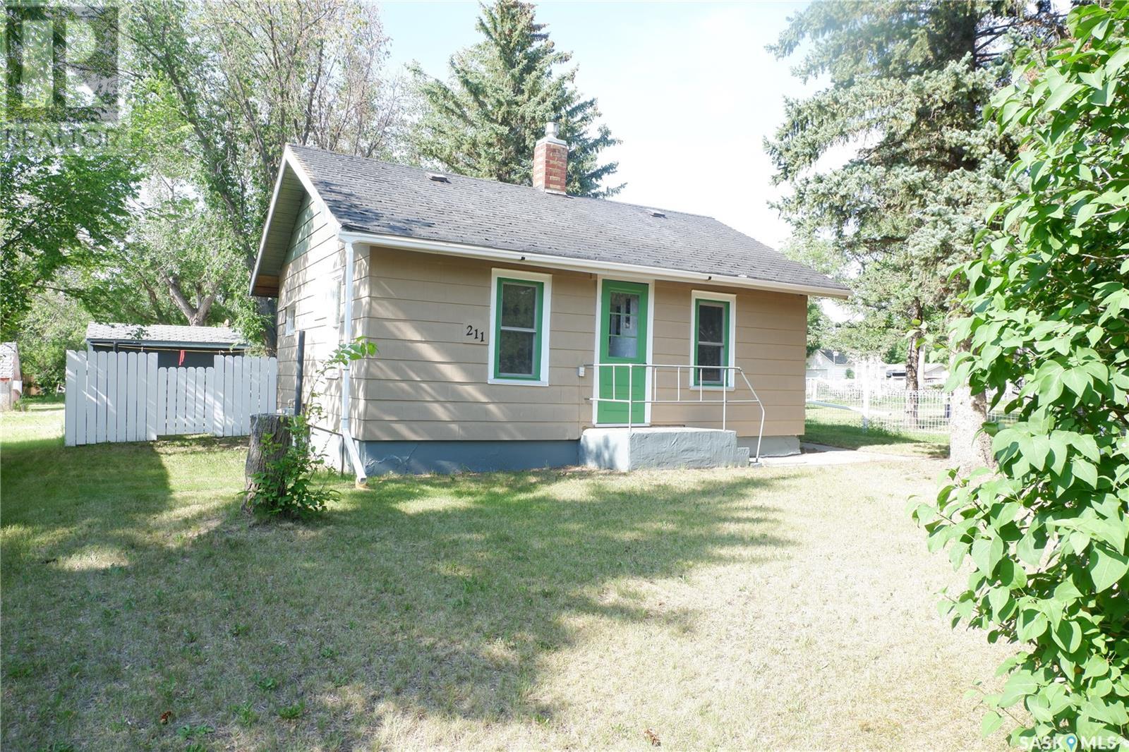 211 2nd Avenue West, Mossbank, SK S0H 3G0
