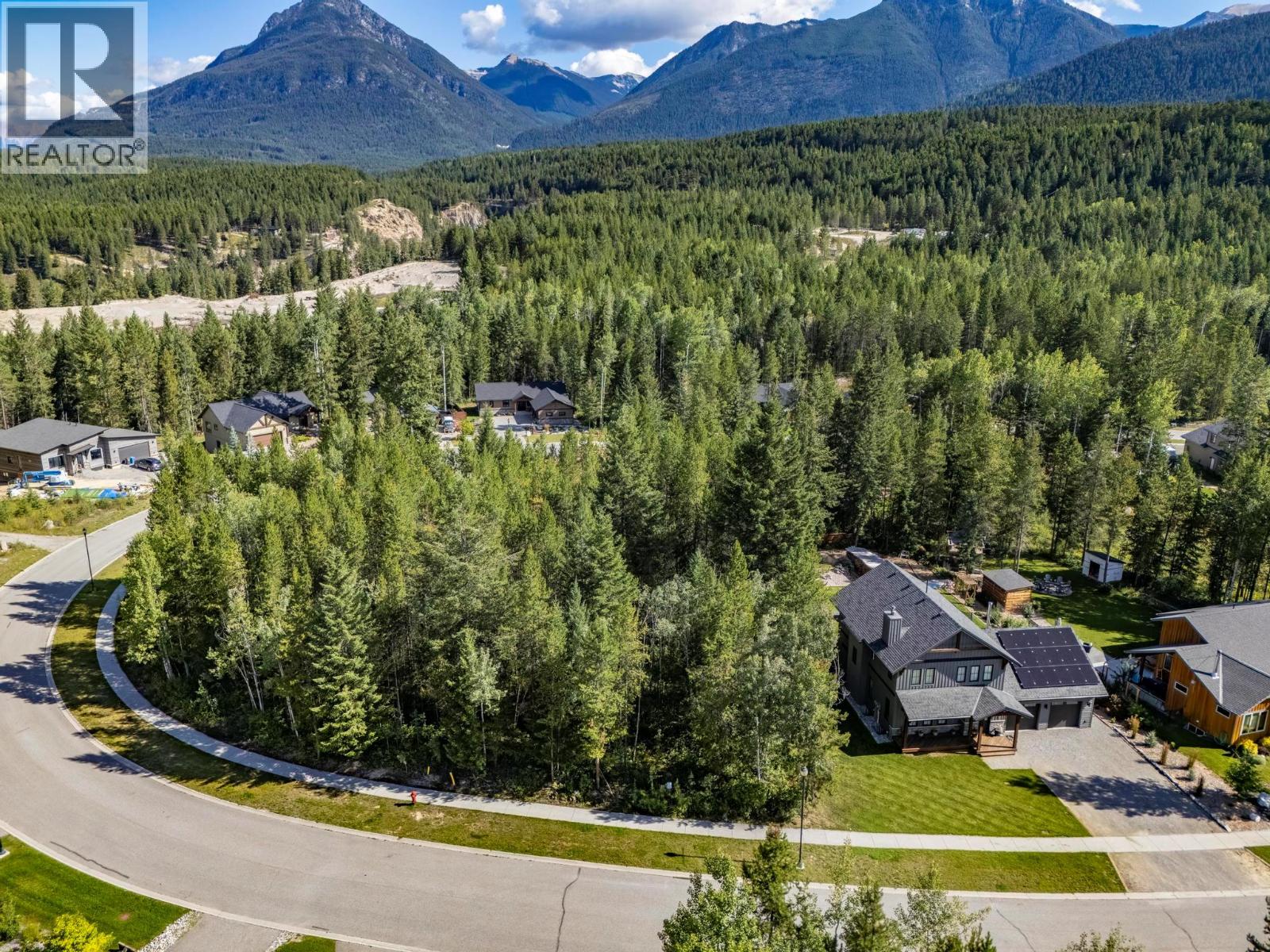 1520 Quartz Cres, Golden, BC V0A 1H0