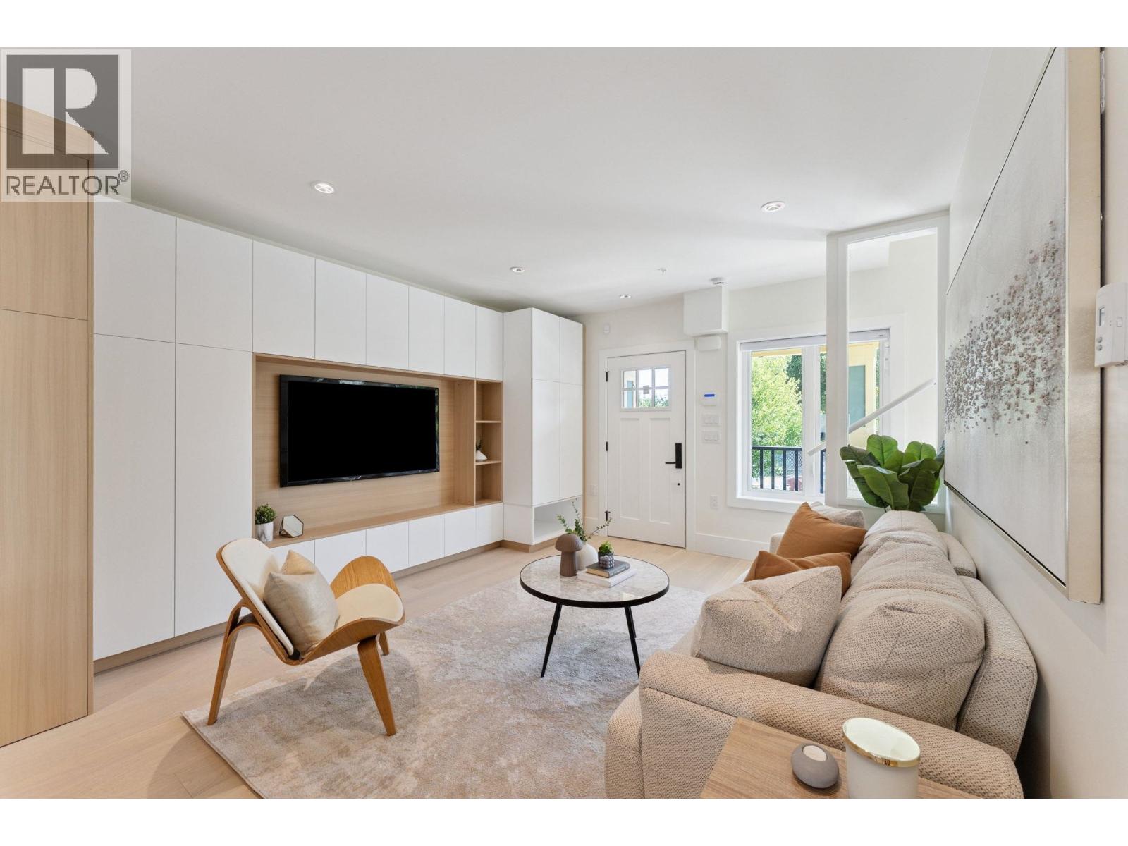 3121 Columbia St, Vancouver, BC V5Y 1N4