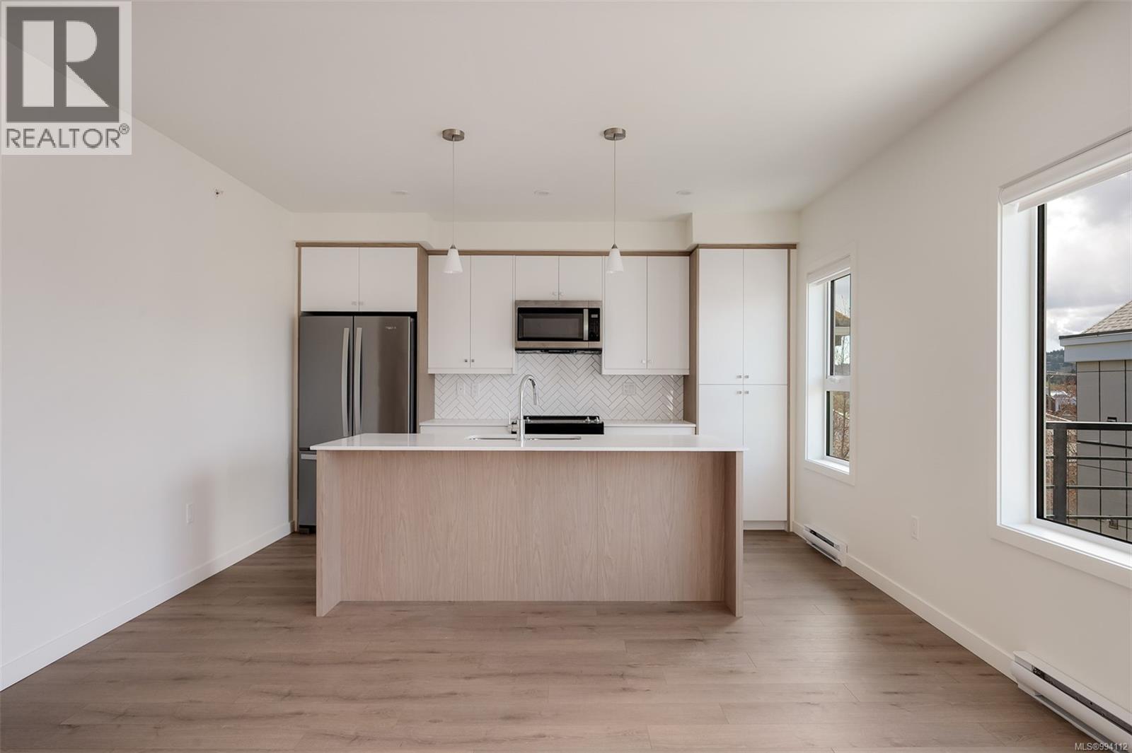9716 Third St Unit 202 St, Sidney, BC V8L 3A2