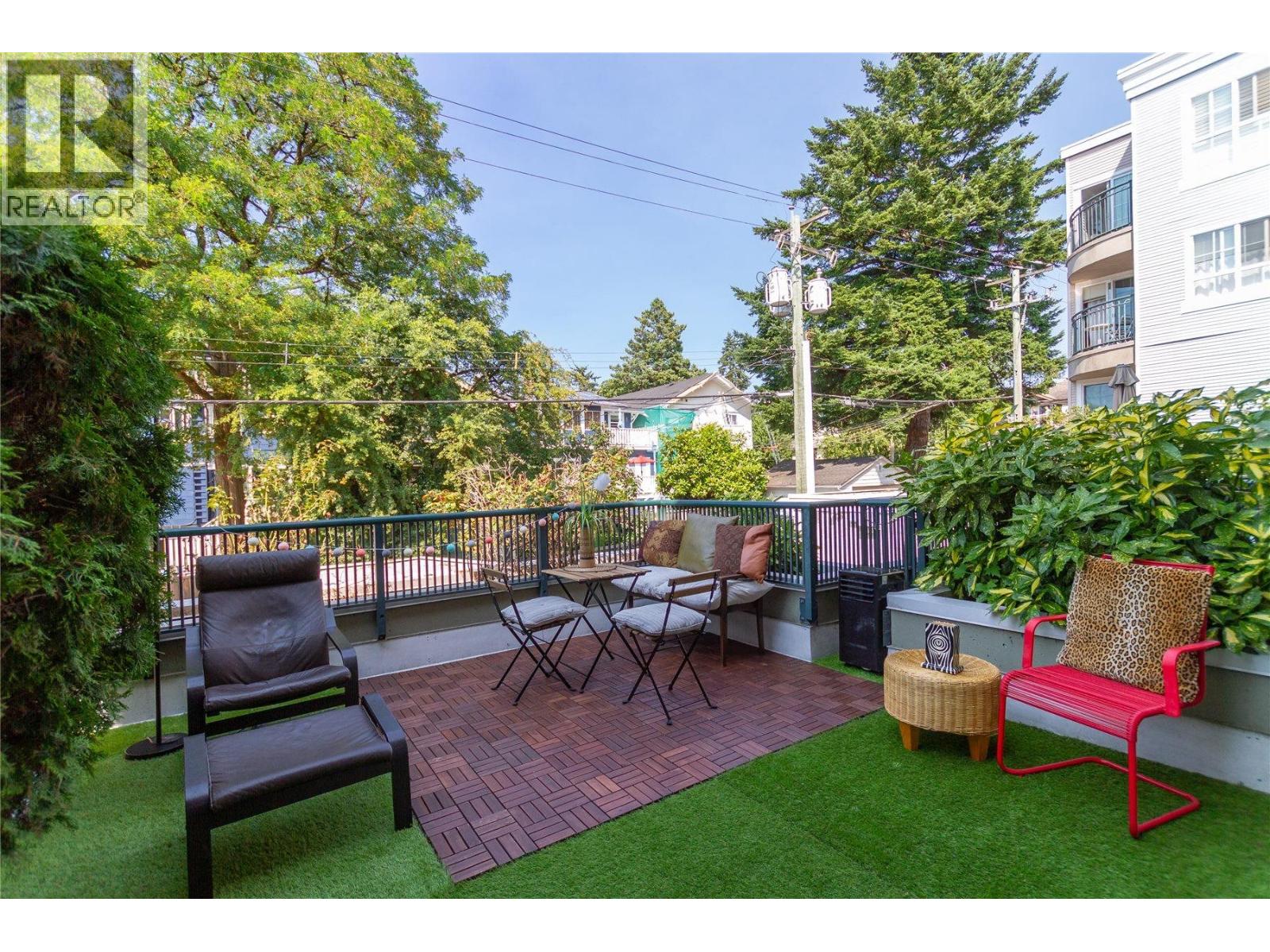 1989 Dunbar Street Unit 210, Vancouver, BC V6R 4R5