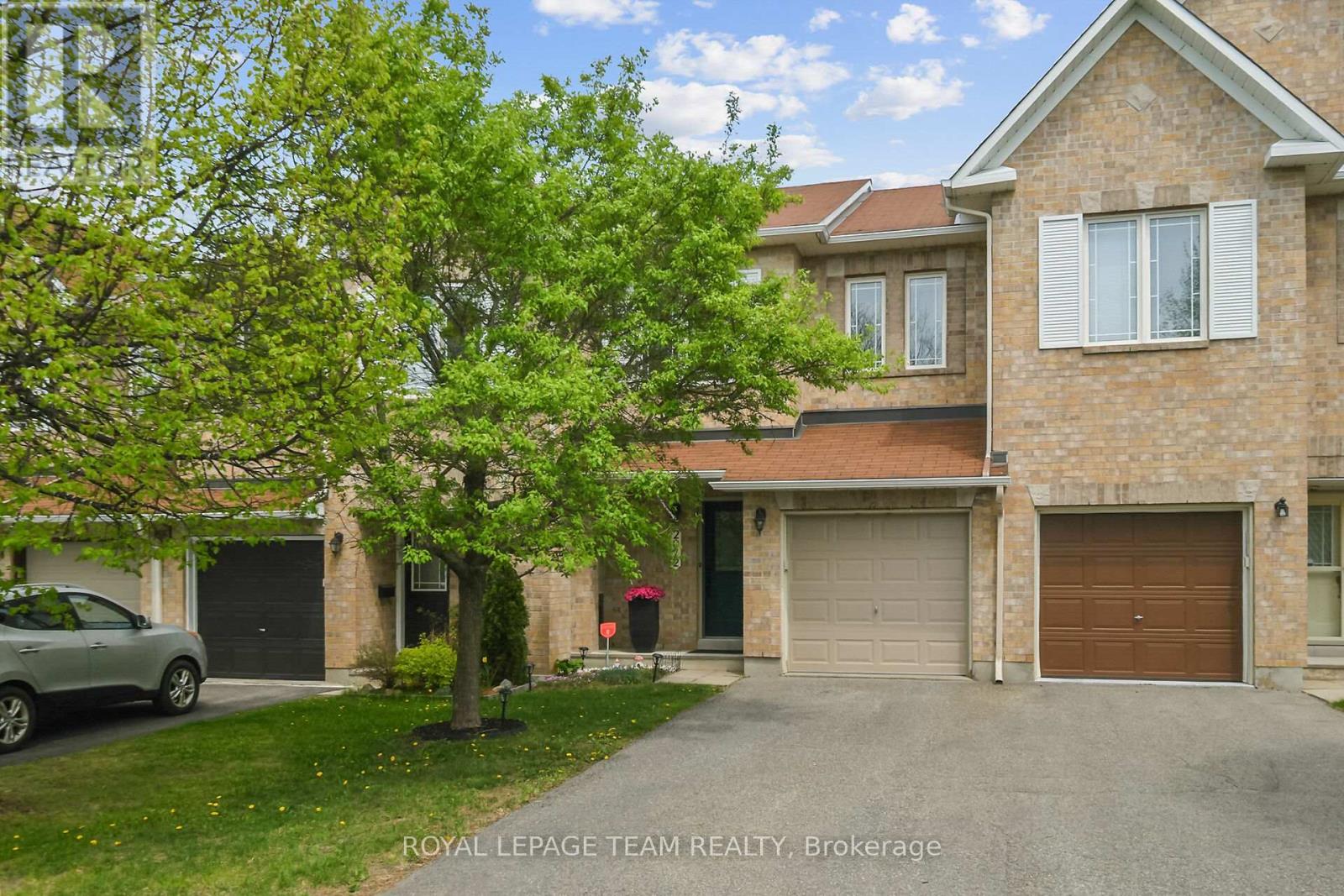 2072 Dunollie Cres, Ottawa, ON K2W 1H6